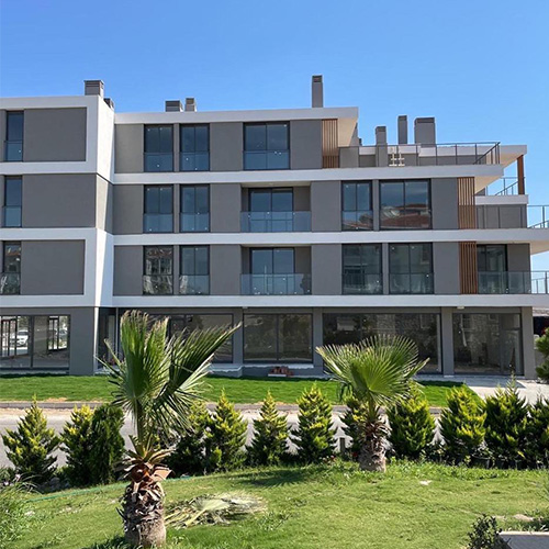 Moderne Design 3 Zimmer Wohnung in der Nähe des Meeres – eine warme Lebensmöglichkeit in Izmir/Cesme